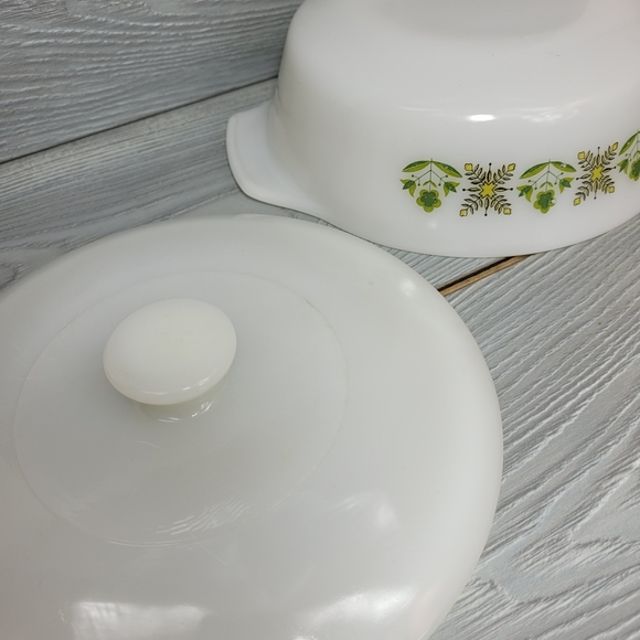 Vintage Anchor Hocking Fire King Green Meadows Round Casserole 1 Quart with Lid - Picture 4 of 9